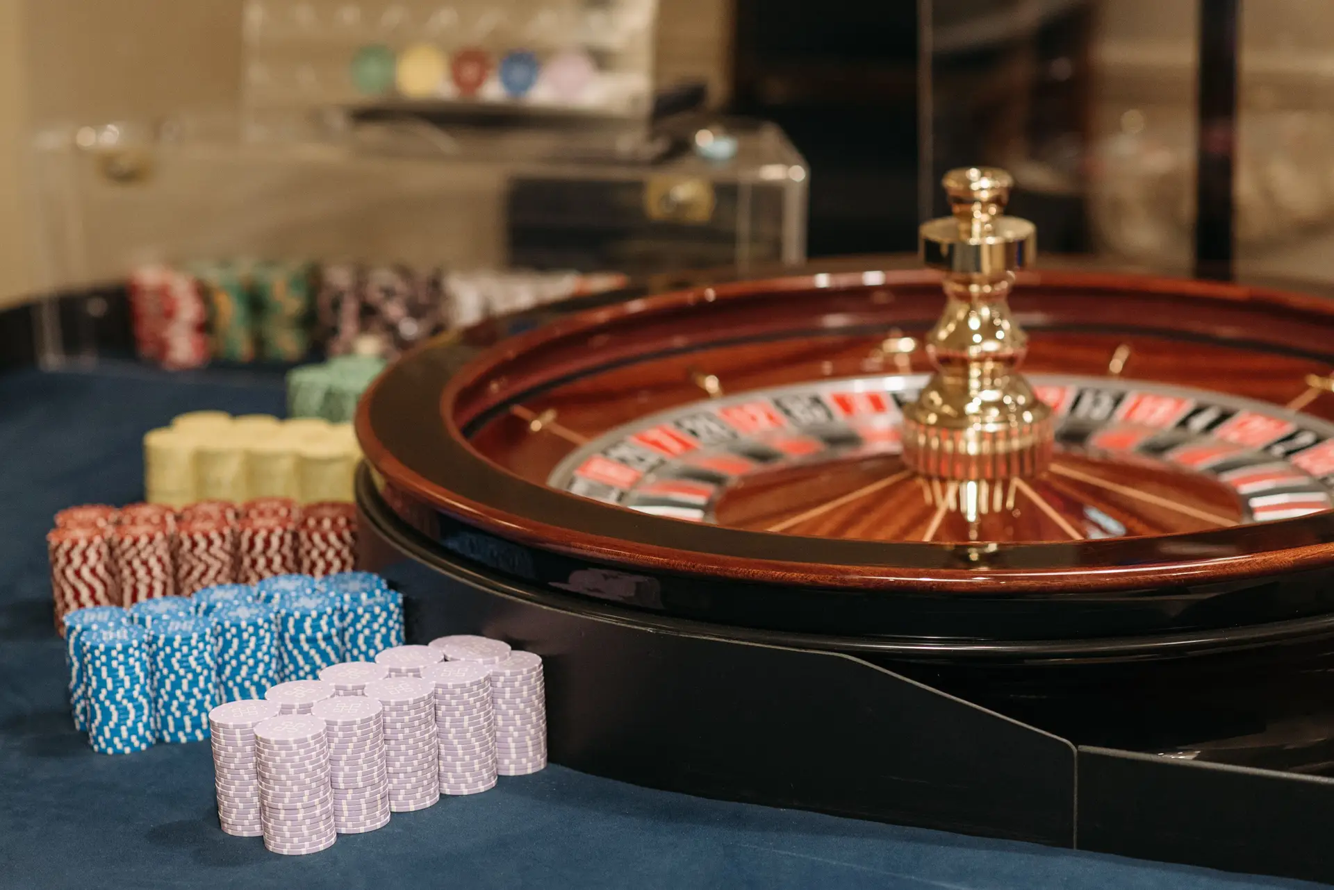 Poker-inspirert spill